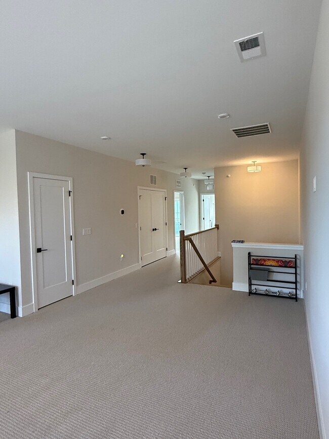 Building Photo - 6202 Vivaldi Rd