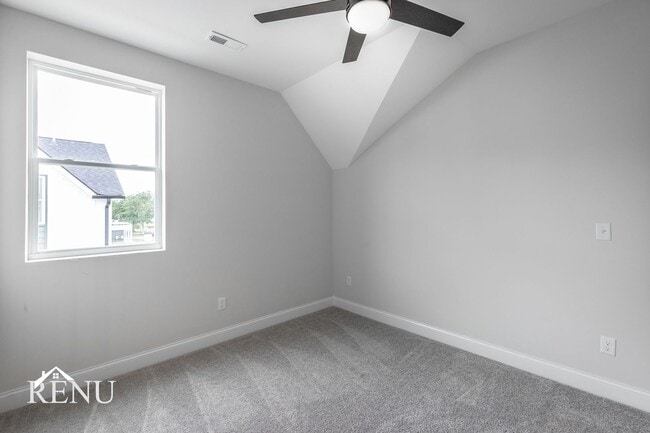 Building Photo - 5675 Sofias Cir