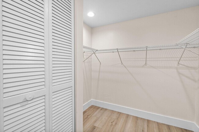 Building Photo - 2233 NW 22nd Ave