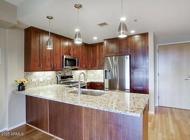 Building Photo - 7141 E Rancho Vista Dr