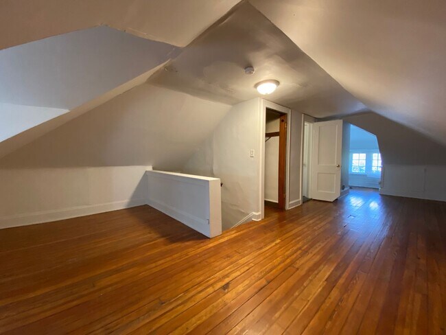 Building Photo - 221 E 16th Ave