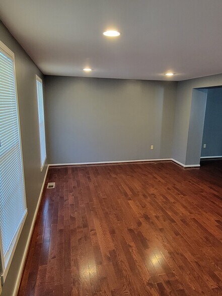 Building Photo - 4238 Glenn Dale Rd