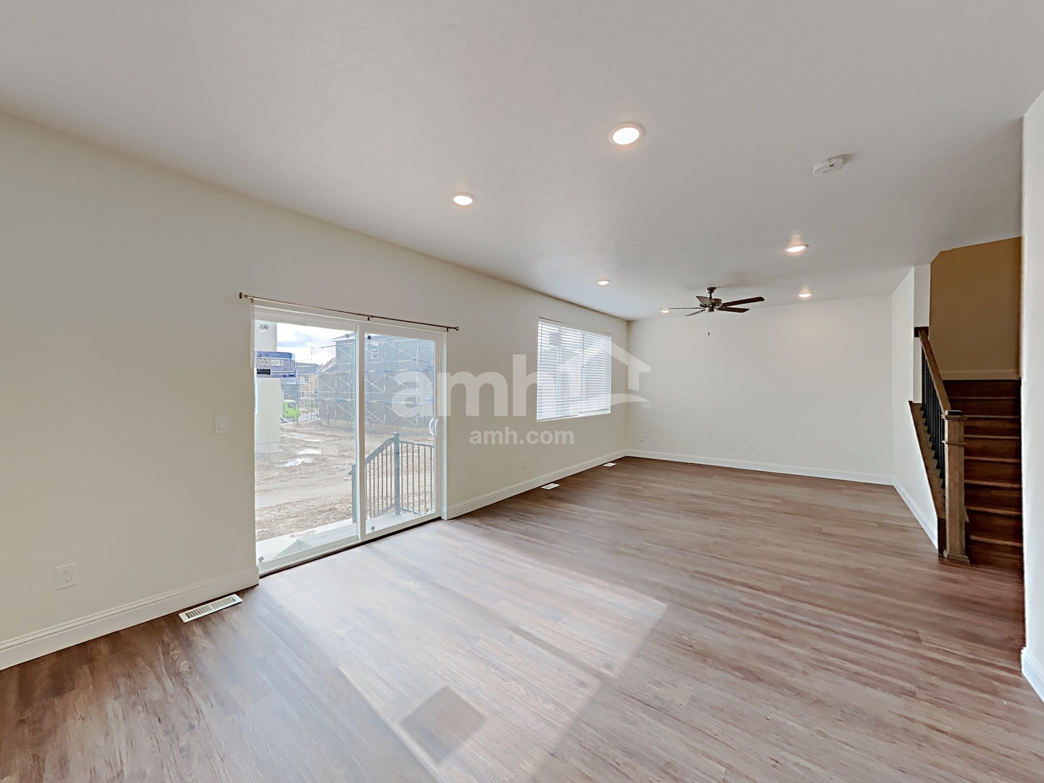 Building Photo - 2412 E Surry Way