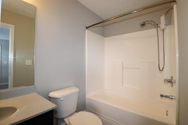 Building Photo - 215 Elkchester Cir