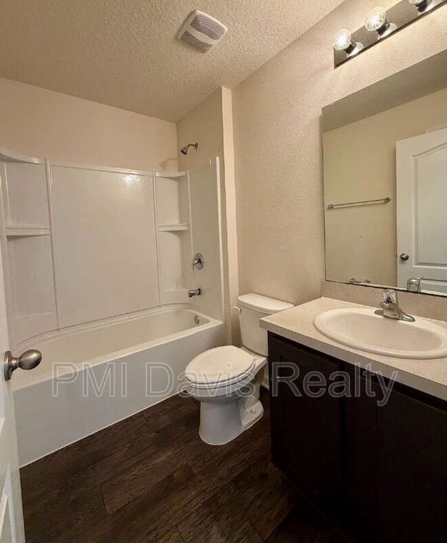 Building Photo - 2482 Beachview Dr