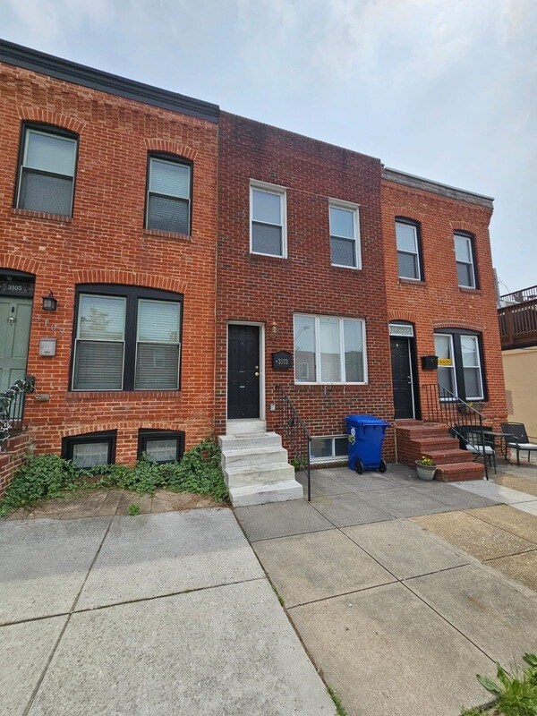 Primary Photo - 3103 Foster Ave