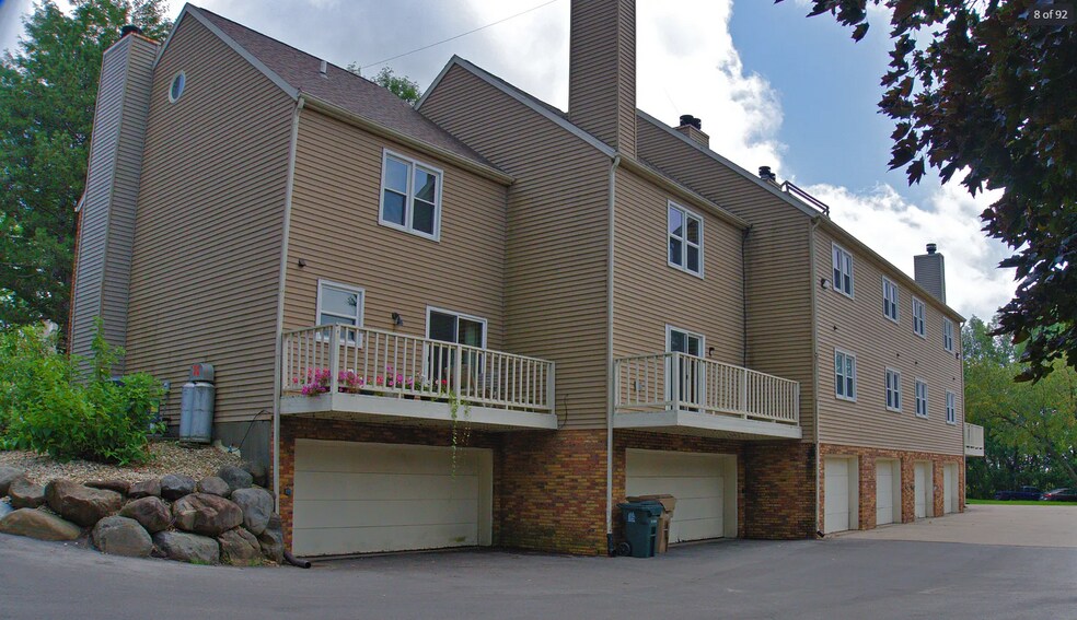 Building Photo - 2933 Cimarron Trl