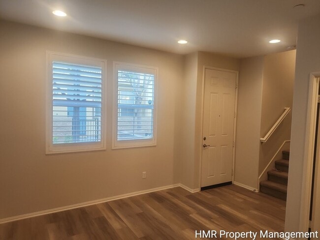 Building Photo - Modern 3-Story Townhouse