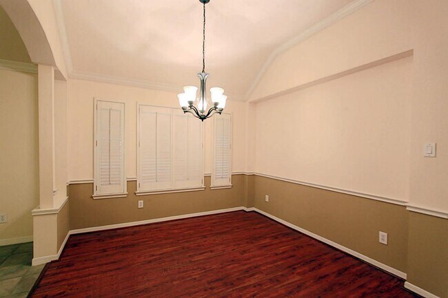 Building Photo - 523 High Meadows Dr