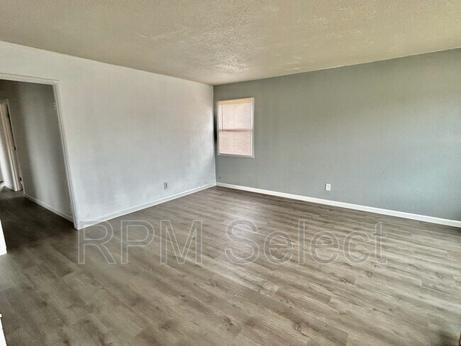 Building Photo - 164 Rounds St