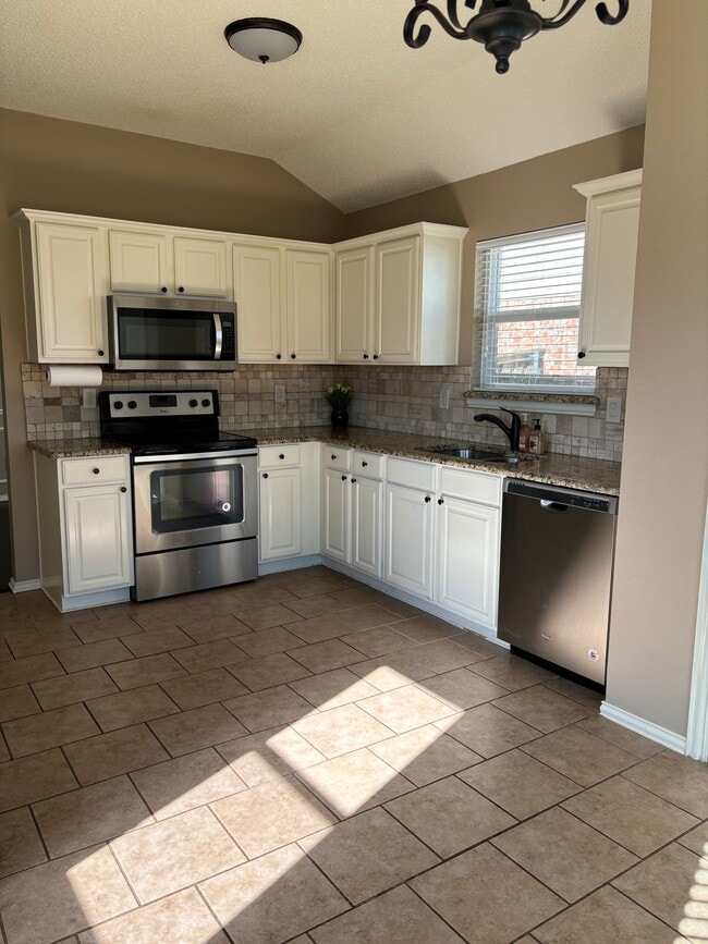 Building Photo - 1806 Rybovich Ln