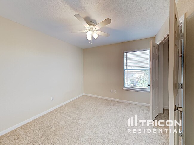 Building Photo - 11247 Country Canyon