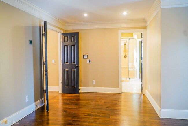 Building Photo - 1127 Ashton Bluff Dr NE