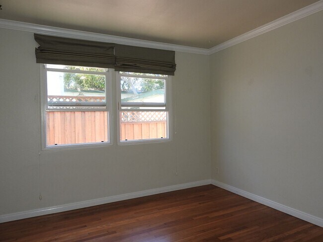 Building Photo - Beautiful Duplex with Ocean Breeze