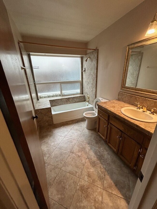 Building Photo - SW 3 Bedroom 2 Bath home with Pool. Yard Care Included.