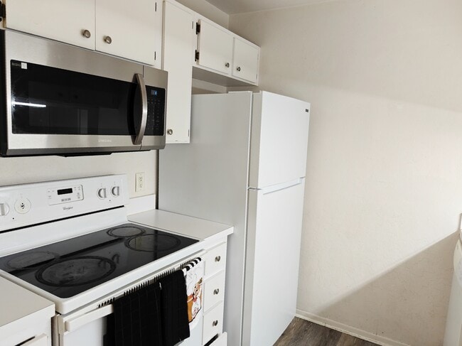 Building Photo - 4000 SW 23rd St