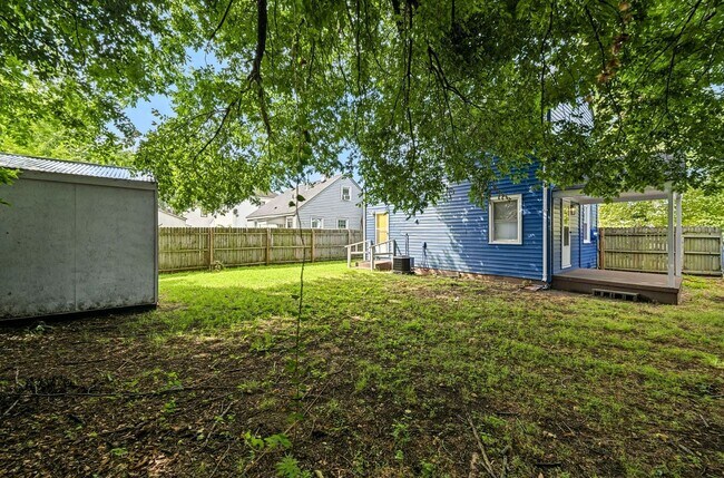 Building Photo - 1512 Rolfe Pl