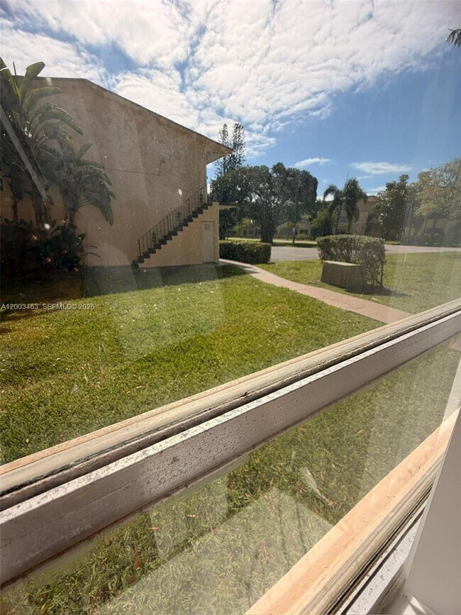 Building Photo - 20111 NE 27th Ct