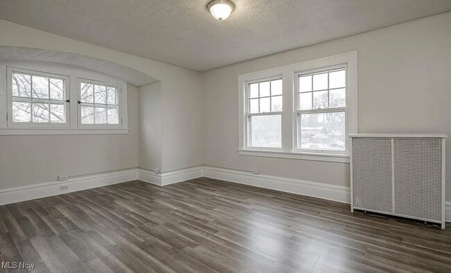 Building Photo - 12980 Cedar Rd