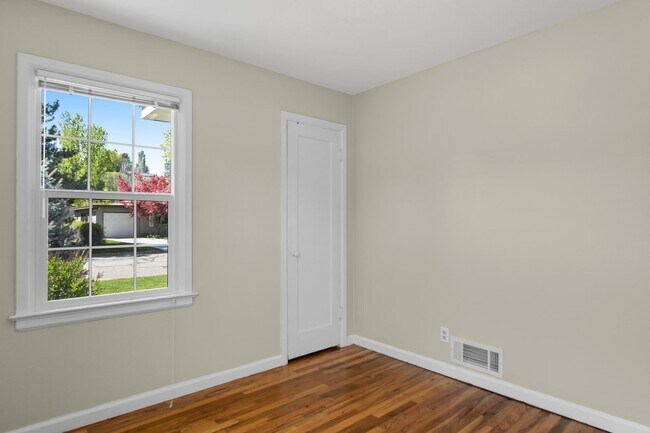 Building Photo - 3-Bed 2-Bath Home with Detached Studio Apartment!