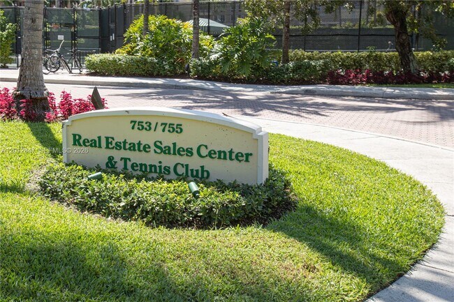 Building Photo - 731 Crandon Blvd