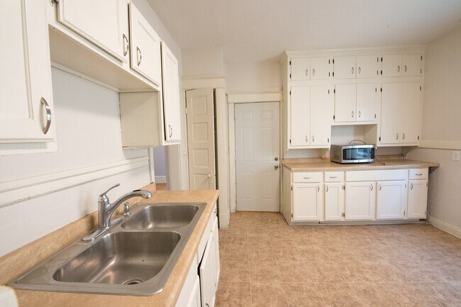 Building Photo - 3410 N Booth St