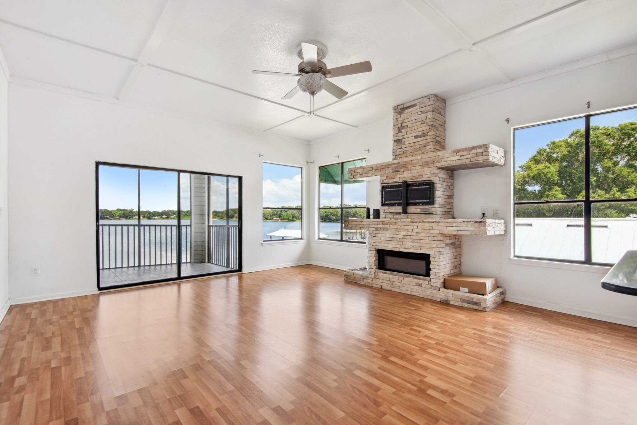 Building Photo - 3127 W Sligh Ave