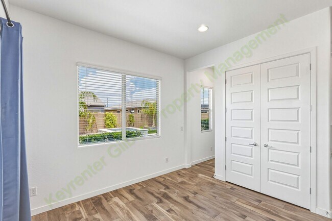 Building Photo - Stunning Gilbert Home Located in the Beautiful Belrose Gated Community!
