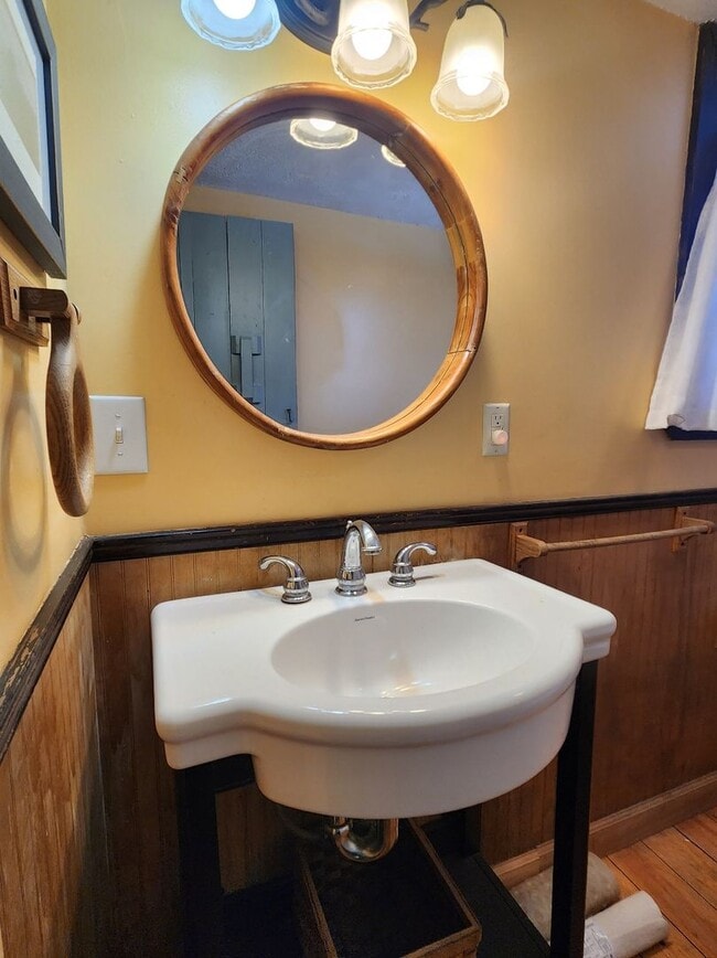 Building Photo - Writer's Retreat is a sweet rustic log cabin with 1 BR, 1 Ba located 4 miles from Lexington.