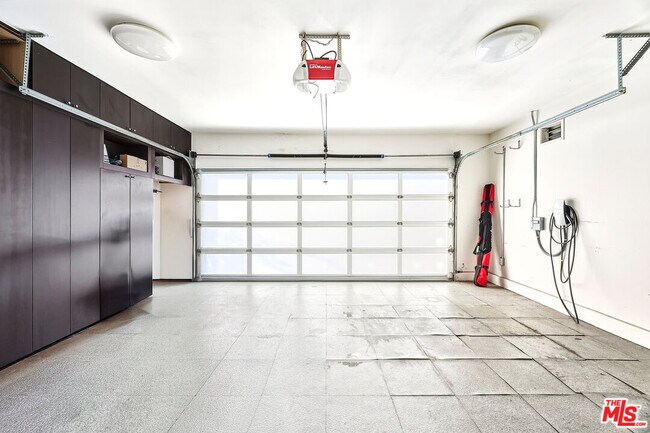 Building Photo - 3154 Queensbury Dr