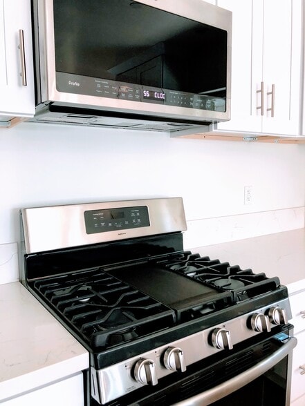 Building Photo - 2154 Fargo St