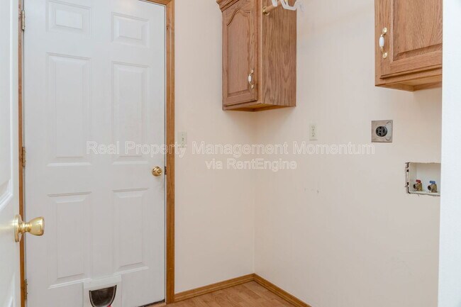 Building Photo - 3531 Leawood Ave