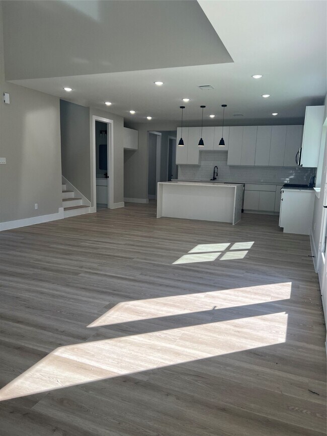 Building Photo - 20027 Venetto St