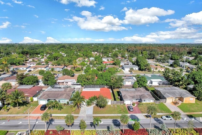 Building Photo - 6481 Kimberly Blvd