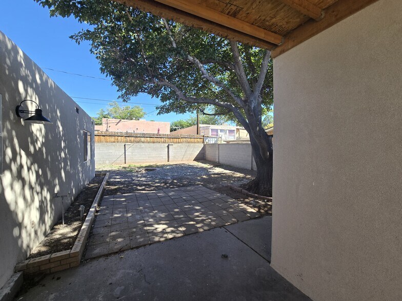 Building Photo - 1804 Kirby Ct NE