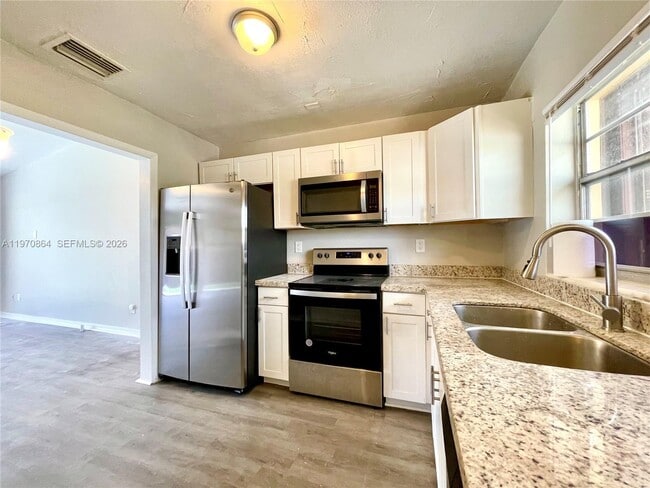 Building Photo - 11315 SW 123rd Ave