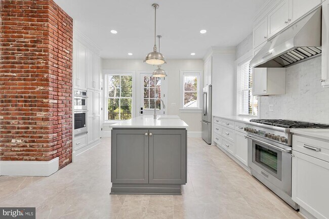 Building Photo - 4201 Bradley Ln