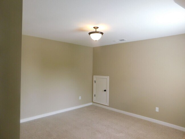 Building Photo - Welcome Home to Luxury Living in Lake Cyrus!