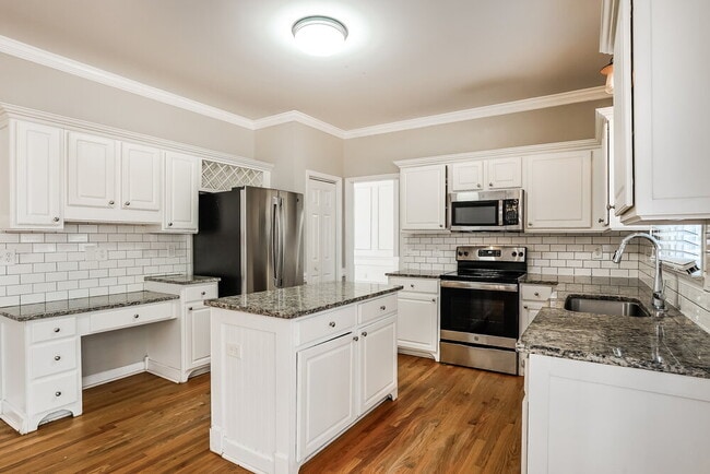 Building Photo - 3617 Dewing Dr