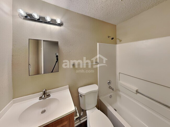 Building Photo - 9307 Sunlit Pt