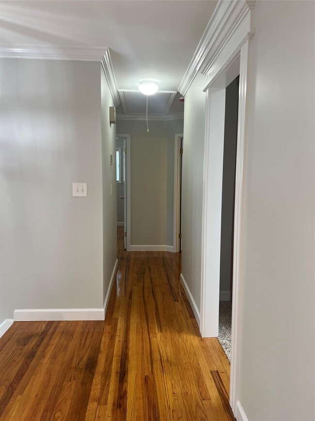 Building Photo - 8 Anchor Ct