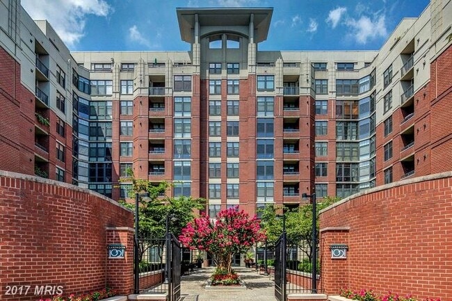 Building Photo - 1021 N Garfield St