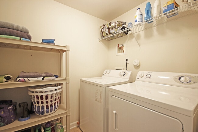 Building Photo - Liberty Crossing