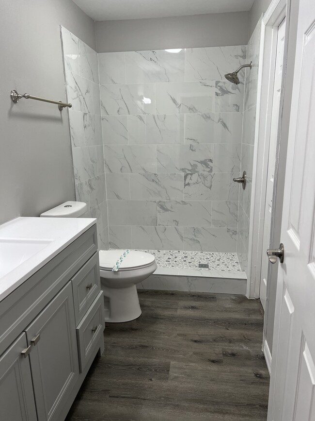 Building Photo - 1404 Montana Ave