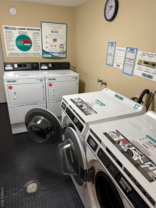 Building Photo - 10 Oakwood Terrace