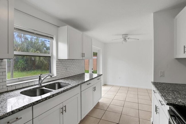 Building Photo - 1034 Sparkman St