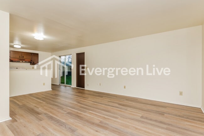 Building Photo - 5989 Chatsworth Dr