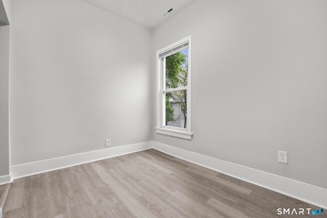 Building Photo - 20 Waverly St