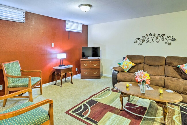 Building Photo - 3560 Dahlia St