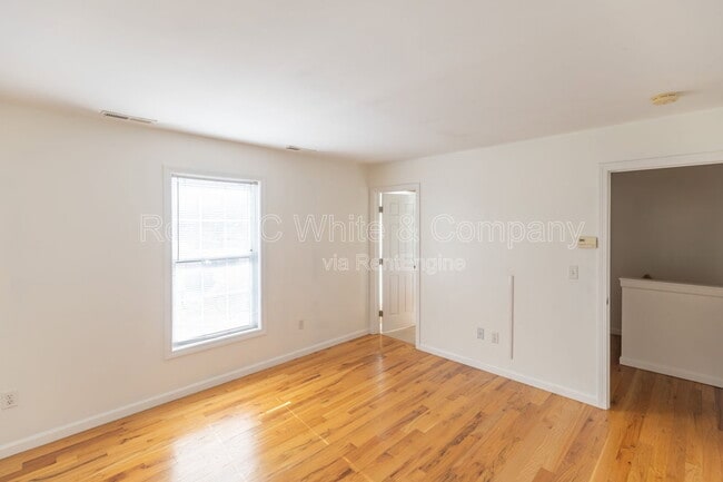 Building Photo - 10 Winthrop Dr